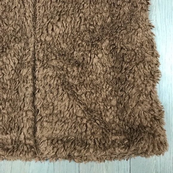Design Lab Lord & Taylor Brown Teddy Faux Fur Vest - Picture 4 of 8